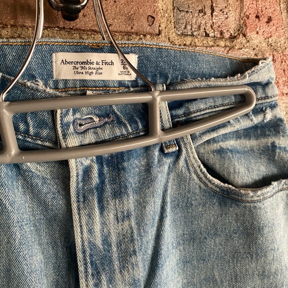 NWOT Abercrombie Curve Love Ultra High Rise 90s Straight Jeans - Picture 4 of 7